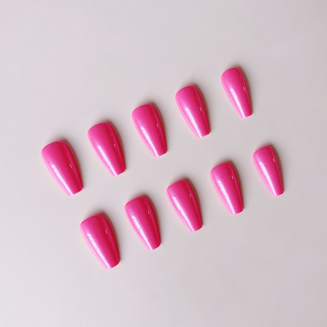 Artificial nail set with glossy finish and stylish elongated tips Kalsten