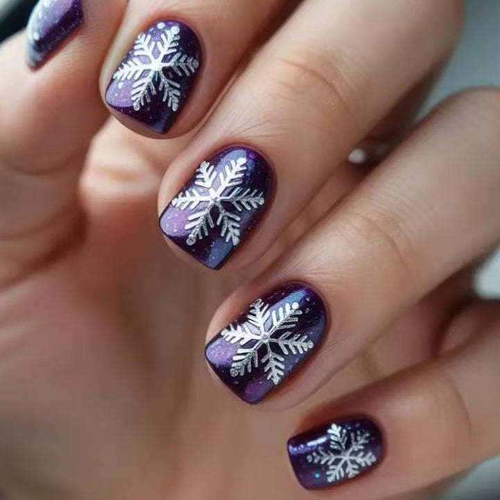 Artificial nails with festive snowflake design Kalsten