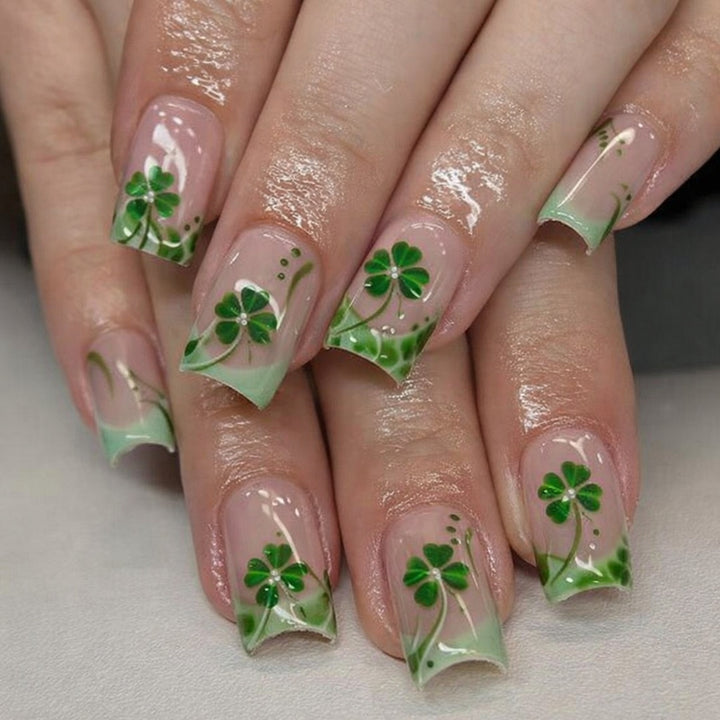 Artificial nail set with glamorous glitter and lucky designs Kalsten