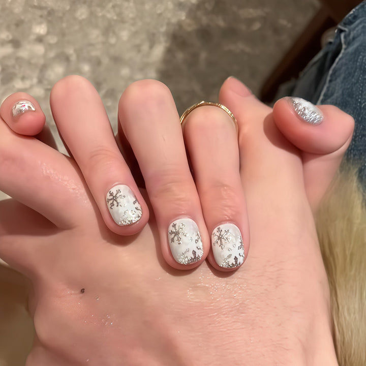 Artificial nails with winter snowflake design Kalsten
