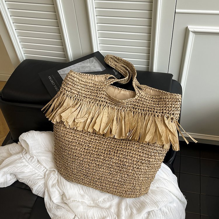 Elegant straw bag with fringed accents Kalsten