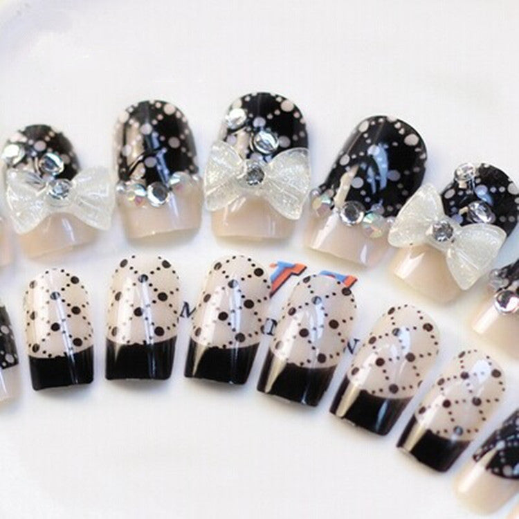 Artificial nails with elegant flower and rhinestone design Kalsten