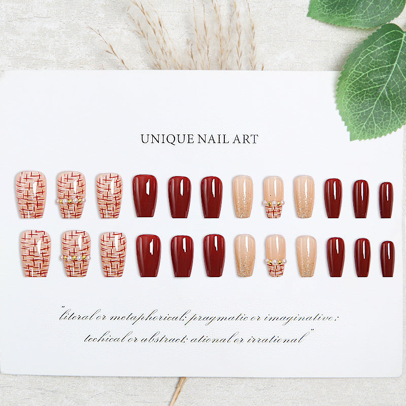 Artificial nail set with glamorous glitter and textural accents Kalsten