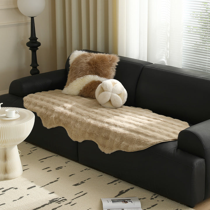 Soft microfiber bathroom runner with wavy edge and non-slip underside Kalsten