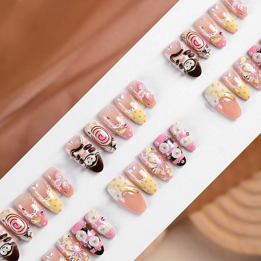 Playful artificial nails in sweet design Kalsten
