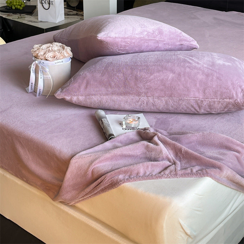 Soft microfiber fitted sheet set with velvety surface and matching pillowcases