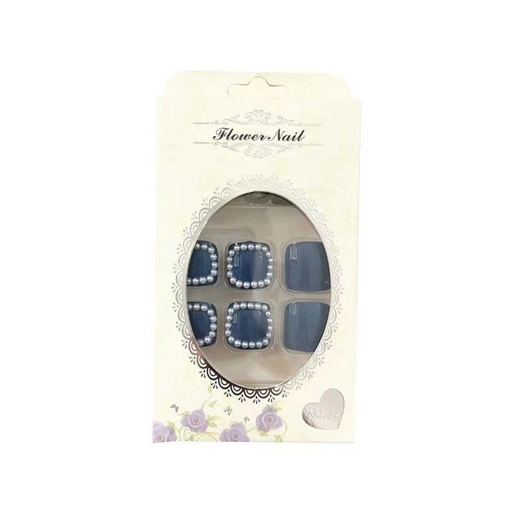 Artful toenails with elegant accents Kalsten