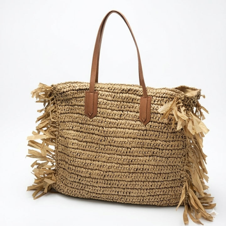 Stylish straw bag with fringed details Kalsten