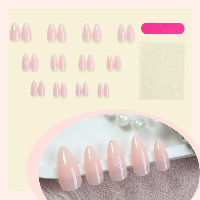 Artificial nail set with elegant designs and subtle accents Kalsten