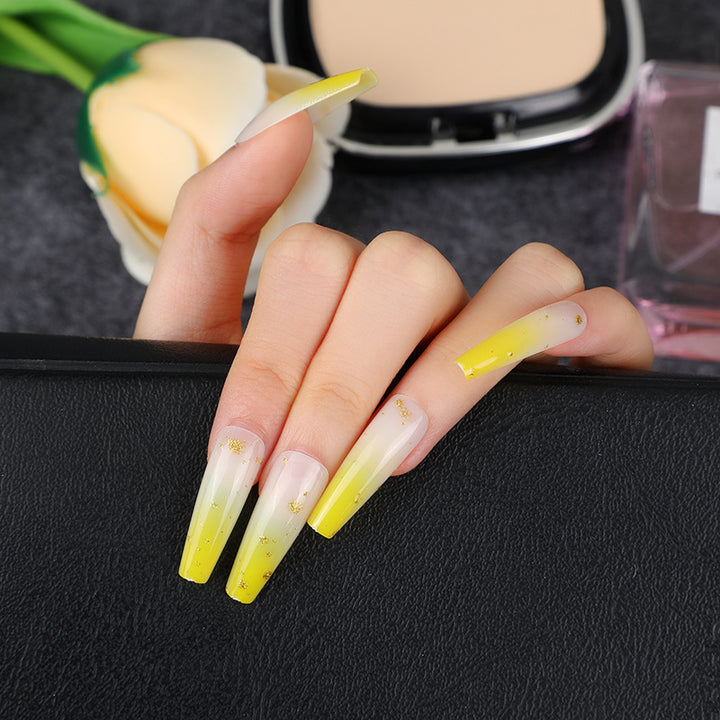 Elegant artificial nails with gold accents Kalsten