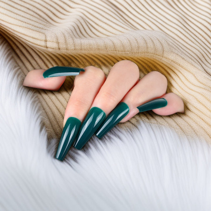 Artificial nails with elegant design Kalsten