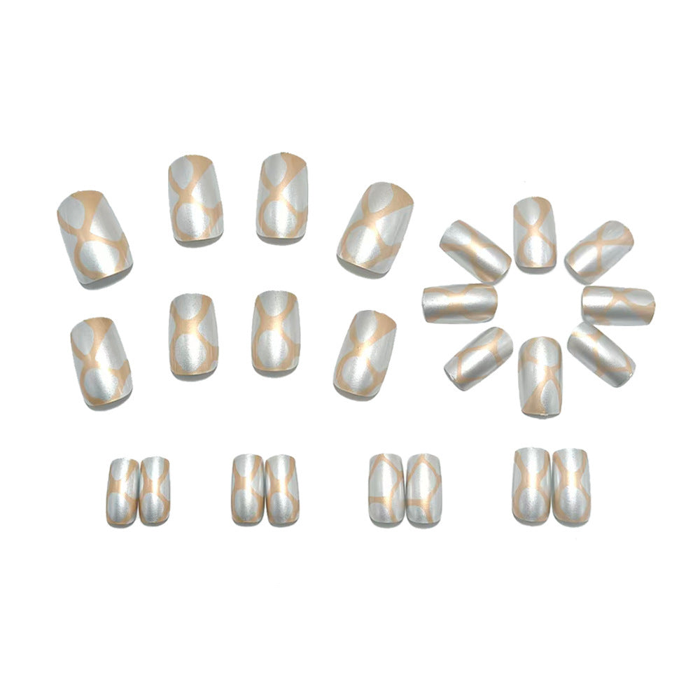 Elegant Artificial Nails with Metallic Design Kalsten