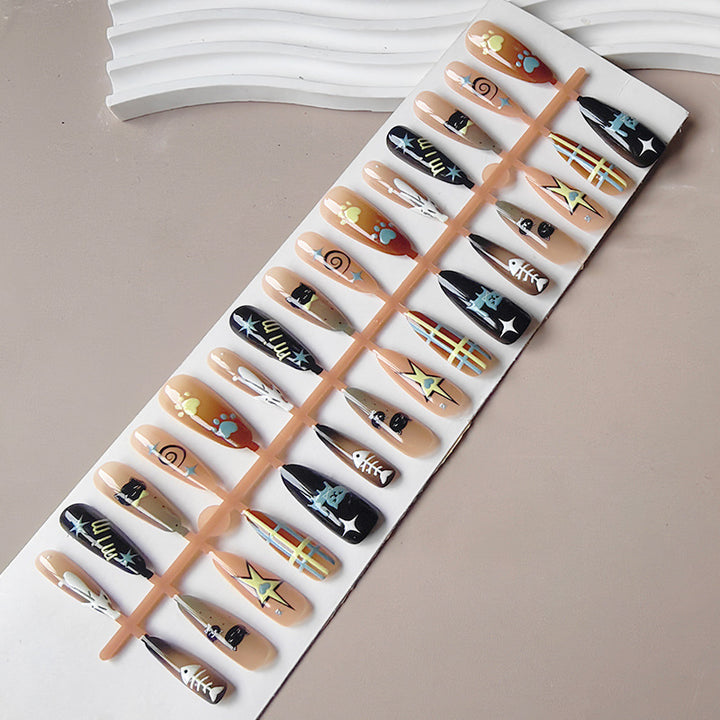 Artifical nails with creative animal motifs and playful designs Kalsten