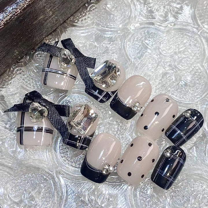 Glamorous Press-On Nail Art Set with Stylish Gemstone Accents Kalsten