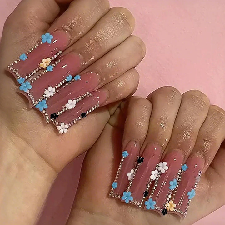 Artificial nail art set with floral decorations and glitter accents Kalsten