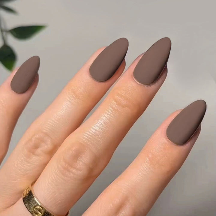 Artful stiletto nails in matte design Kalsten