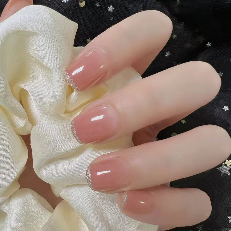Elegant and shimmering nail art Kalsten