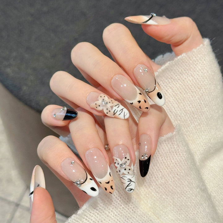 Artistic Press-On Nail Art Set with Elegant Designs