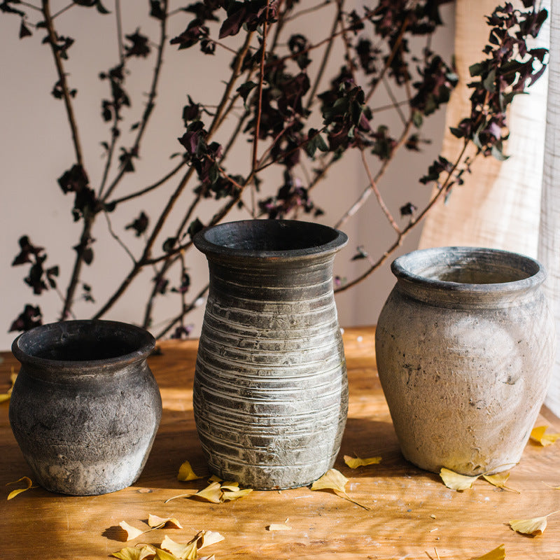 Rustic ceramic pot with handmade design Kalsten