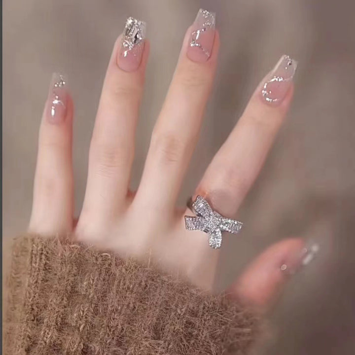 Glamorous artificial nails with glitter accents Kalsten