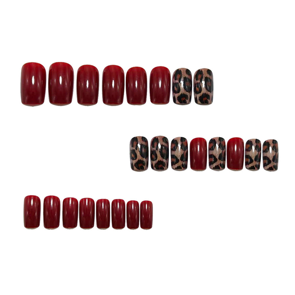 Nail polish with animal design Kalsten