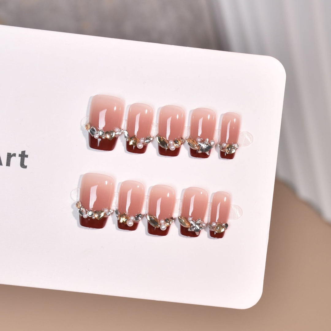 Elegant Press-On Nail Art with Gold Accents Kalsten