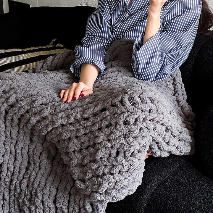 Oversized Hand-Knitted Chunky Knit Throw Blanket made of Chenille