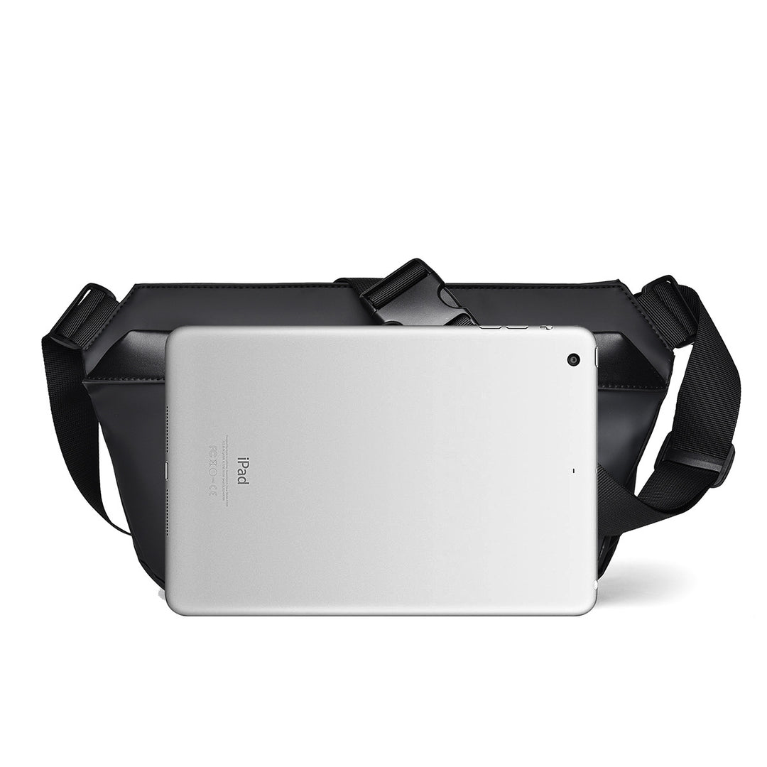 Practical shoulder bag made of waterproof material with an adjustable carrying strap Kalsten
