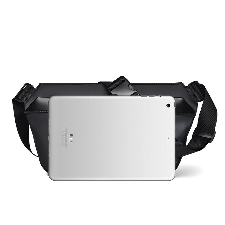 Practical shoulder bag made of waterproof material with an adjustable carrying strap Kalsten