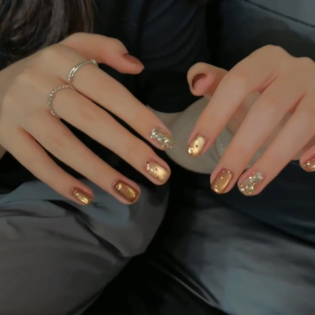 Elegant artificial nails with shimmering effects and sparkling accents Kalsten