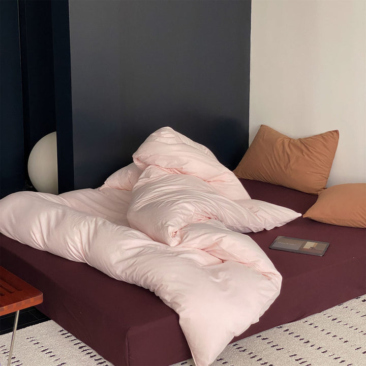 All-season quilt and fitted sheet set made of breathable microfiber