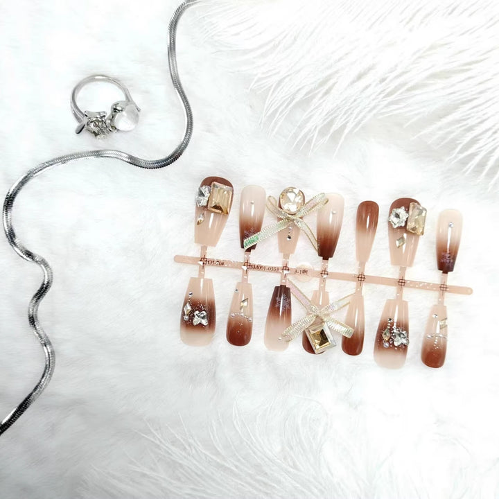 Artificial nails with luxurious design and elegant decorations Kalsten