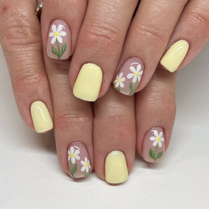Artful nail extensions with elegant flower design Kalsten