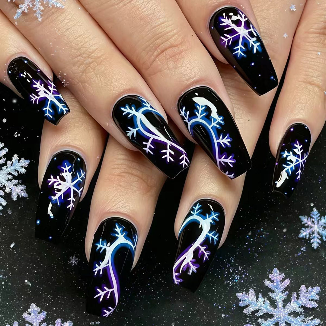 Artistic Snowflake-Pattern Nail Art Kalsten