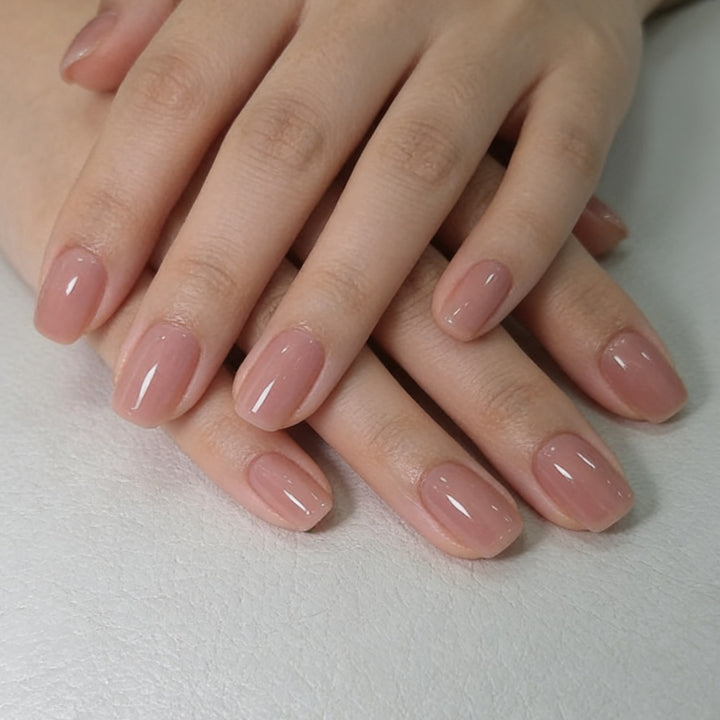 Artificial nails in elegant, natural style Kalsten