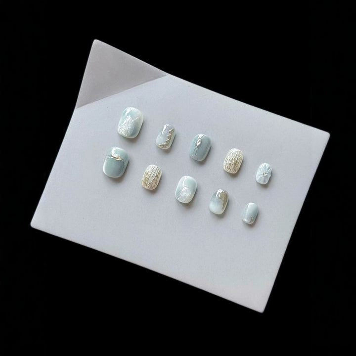 Artistic Press-On Nail Art Set with Elegant Marble Design