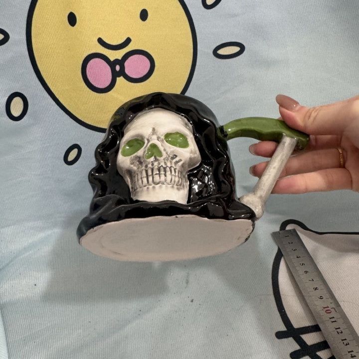 Creepy Skull Mug Kalsten