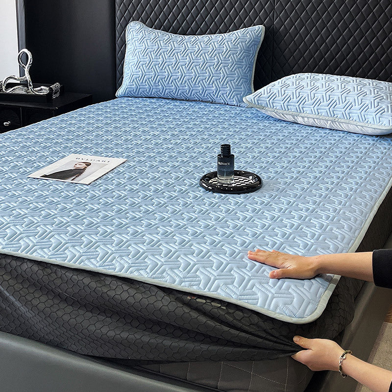 Mattress protector-topper with cooling microfibre quilting and non-slip bottom