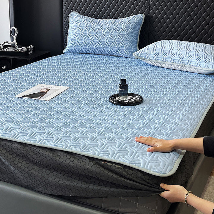 Mattress protector-topper with cooling microfibre quilting and non-slip bottom