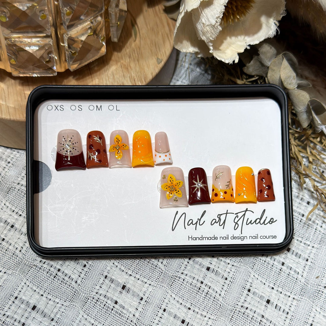 Handmade Floral Press-On Nail Set Kalsten