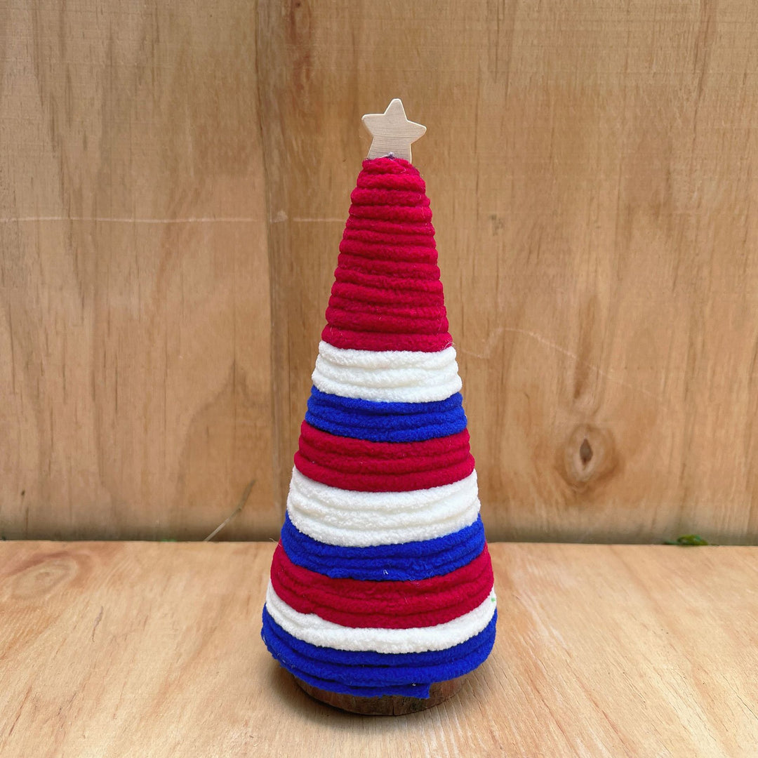Unisex decorative table figure crocheted tree made of yarn with wooden base and star tip Kalsten