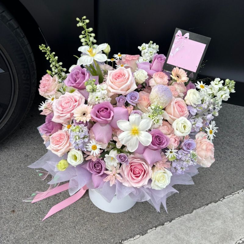 Decorative Floral Arrangement with Stylish Vase