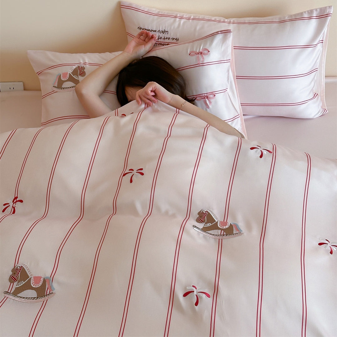 Children's bedding set with satin look, fine stripes and rocking horse appliqués