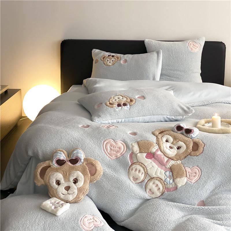 Cozy bedding set with appliquéd plush teddy bears and sherpa surface