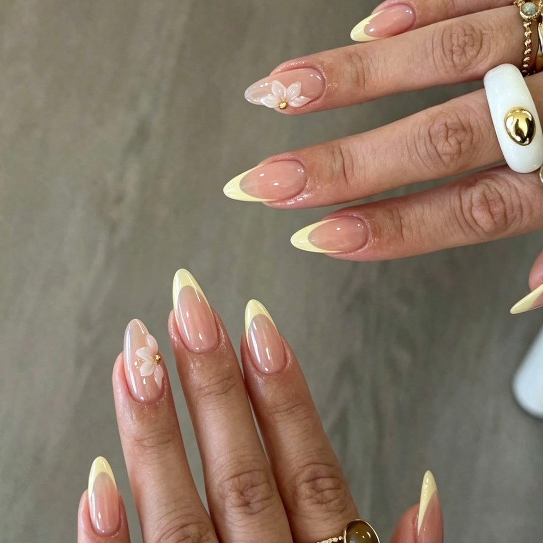 Artificial nail set with elegant floral decorations and delicate color gradients Kalsten