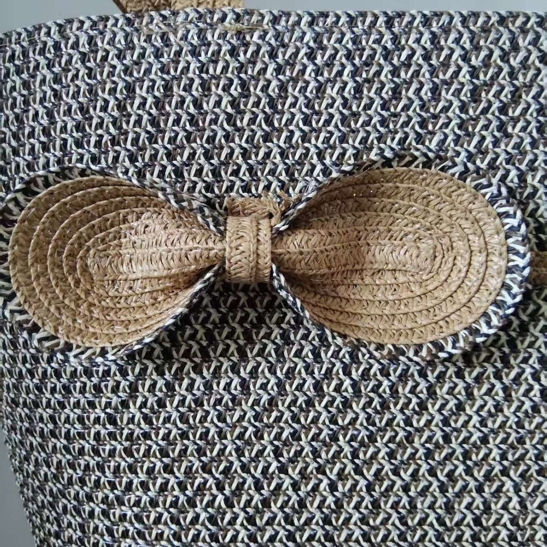 Elegant straw bag with decorative bow closure Kalsten