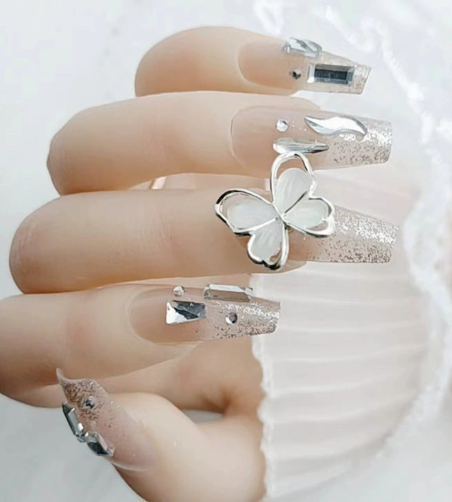 Elegant nail design with pearl embellishment Kalsten