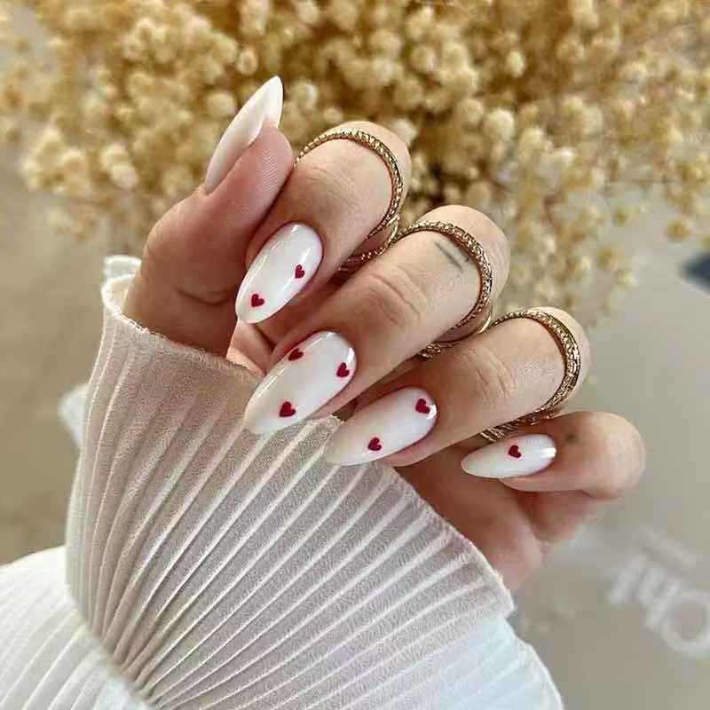 Nail set with playful heart design and elegant finish Kalsten