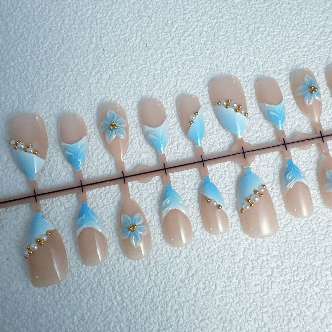 Elegant artificial nails with floral accents Kalsten