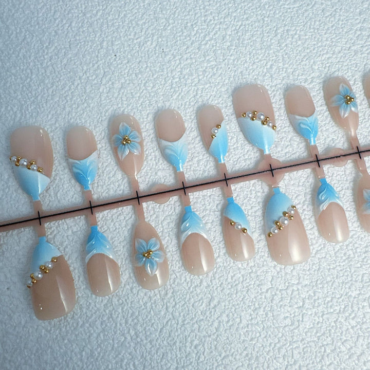 Elegant artificial nails with floral accents Kalsten